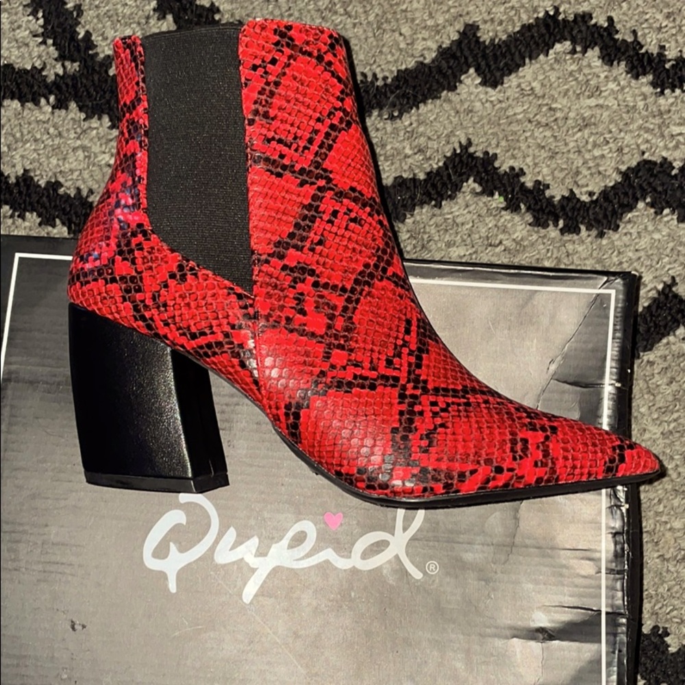 Qupid Red snake print booties size 8
